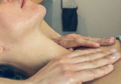 Soin bien-être MODELAGE REPULPANT ET DÉFATIGUANT EN DUO